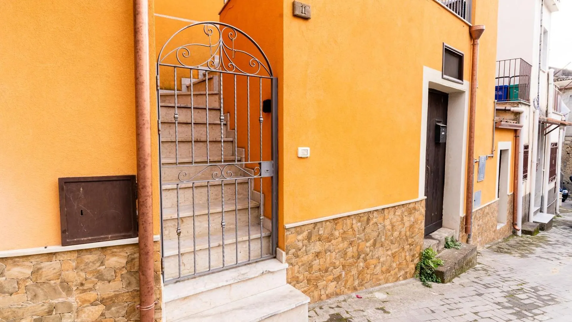 Villa Domus Teja Agira 0*,